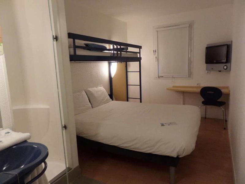 Ibis Budget Issoire Bagian luar foto