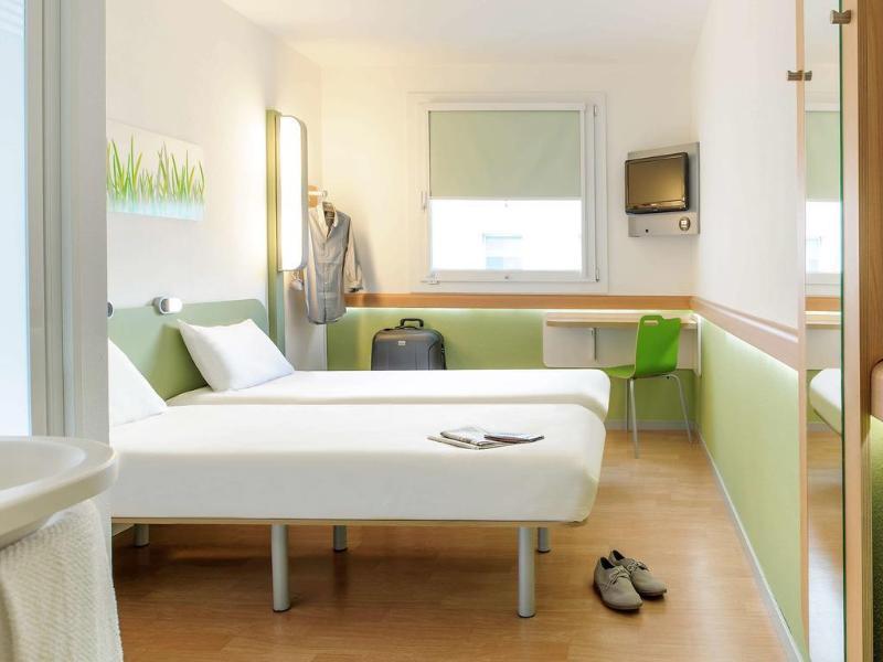 Ibis Budget Issoire Bagian luar foto