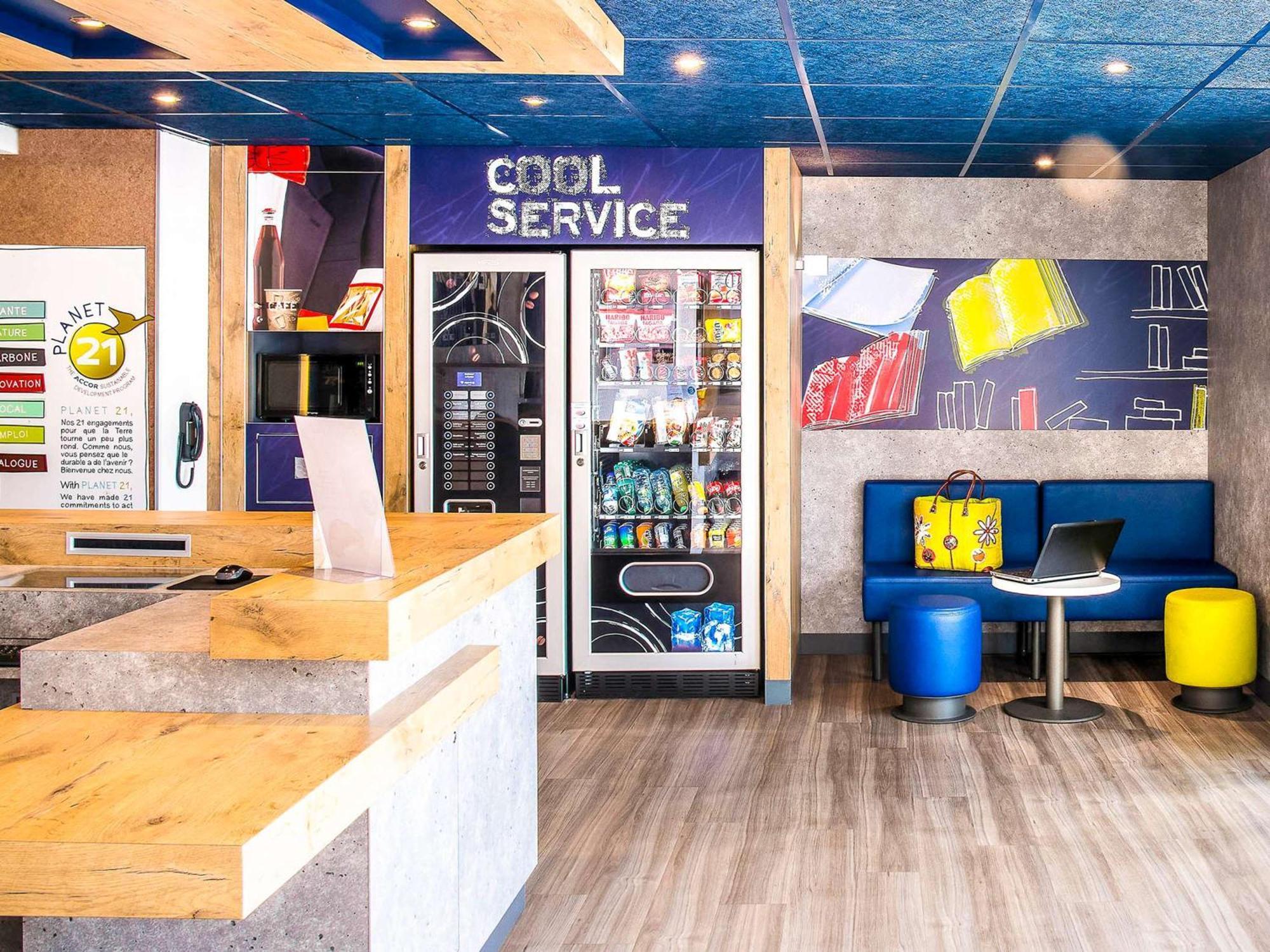Ibis Budget Issoire Bagian luar foto