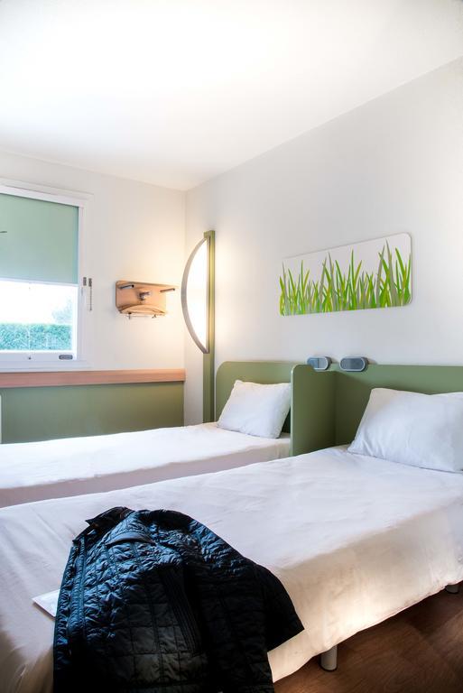 Ibis Budget Issoire Bagian luar foto