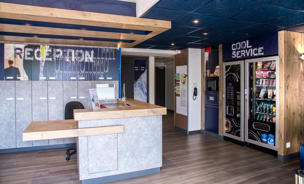 Ibis Budget Issoire Bagian luar foto