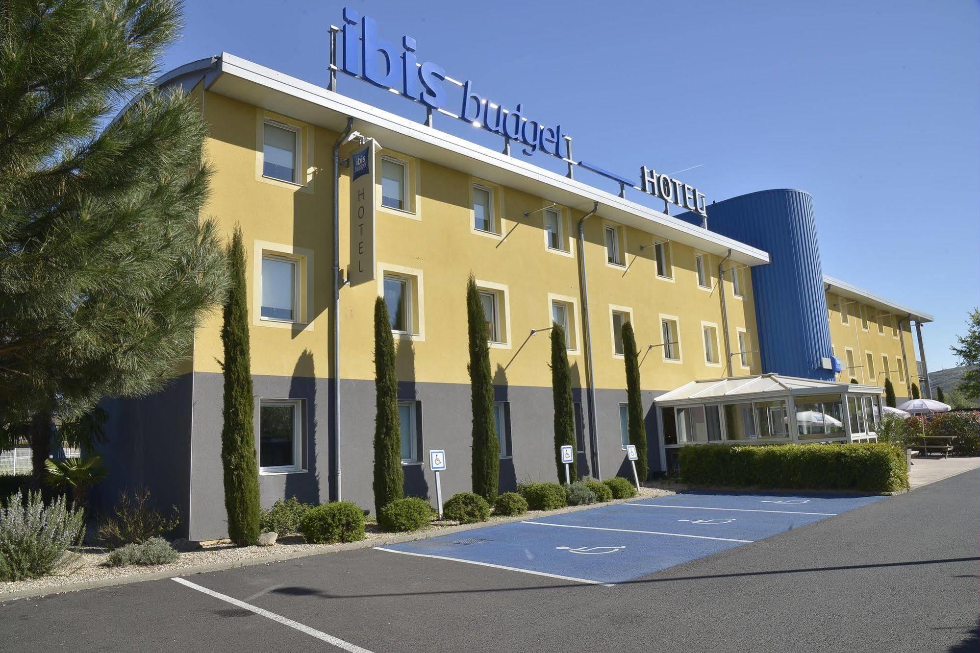 Ibis Budget Issoire Bagian luar foto