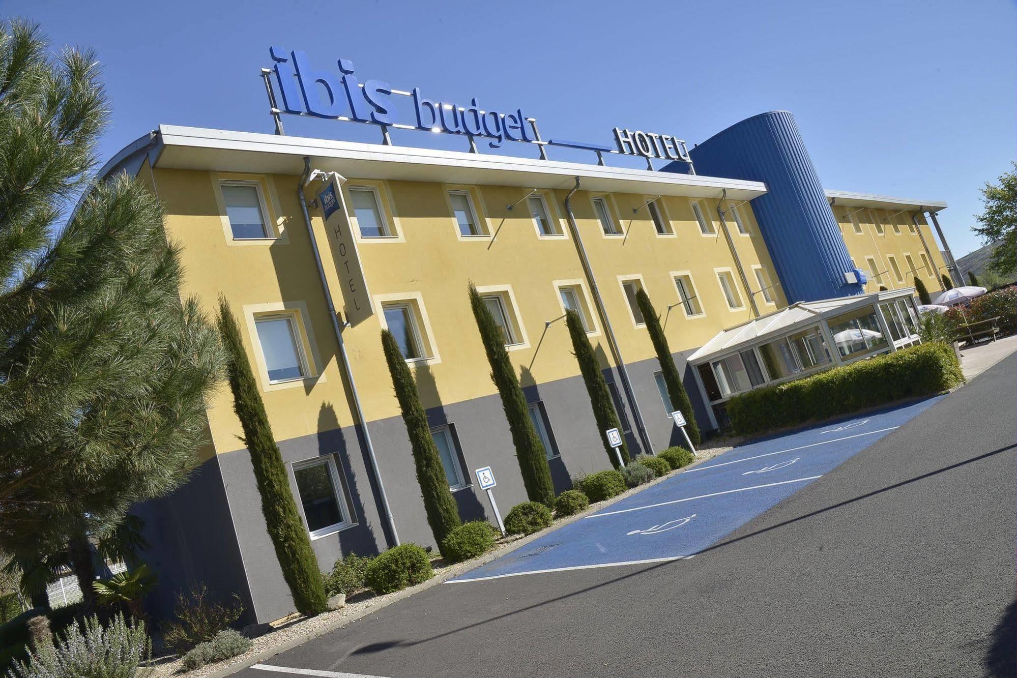 Ibis Budget Issoire Bagian luar foto