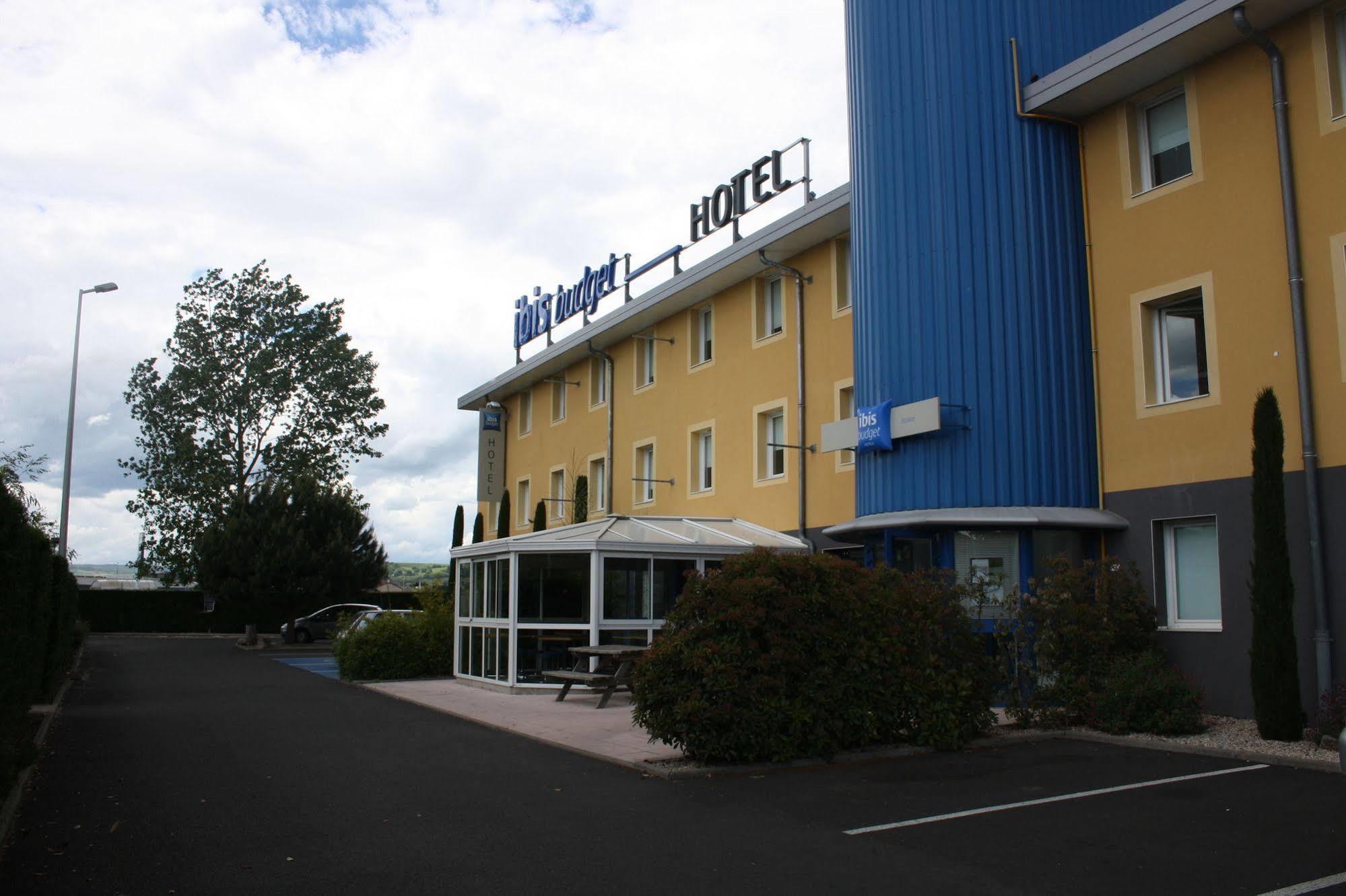 Ibis Budget Issoire Bagian luar foto