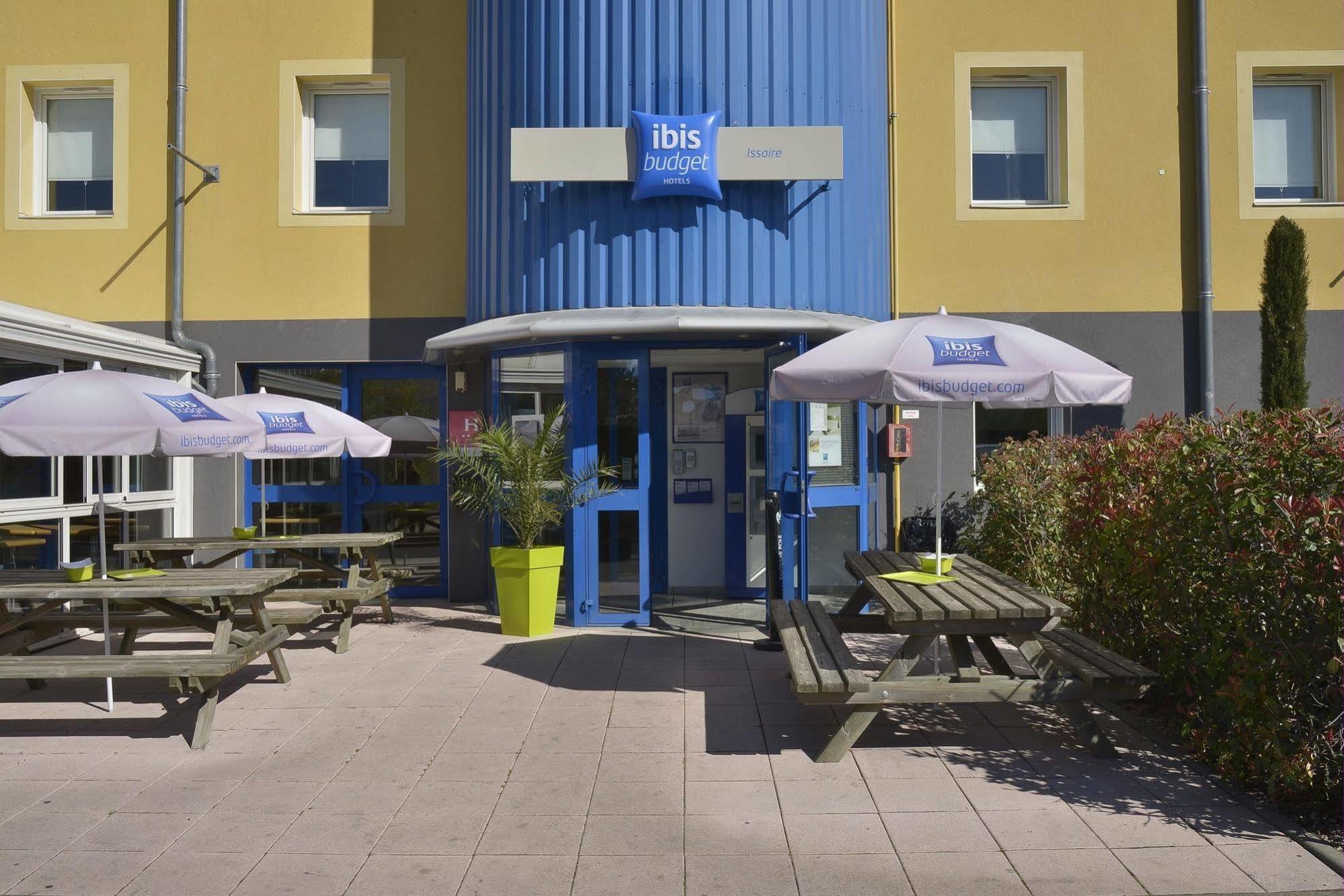 Ibis Budget Issoire Bagian luar foto