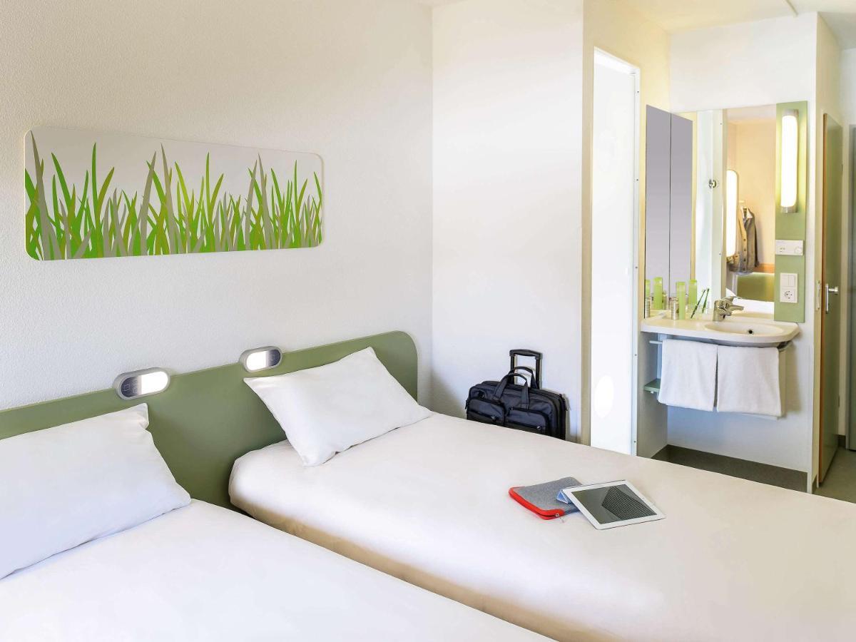 Ibis Budget Issoire Bagian luar foto