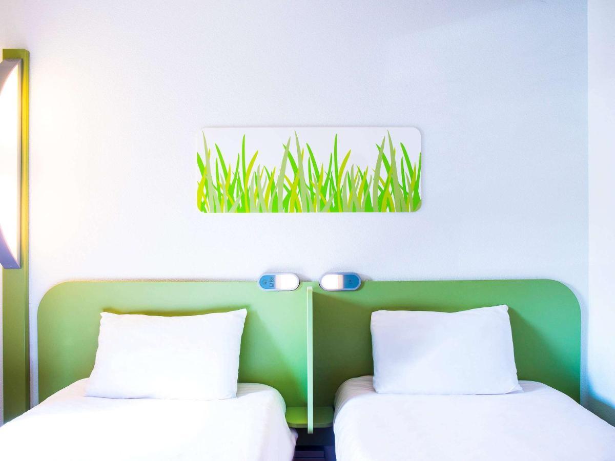 Ibis Budget Issoire Bagian luar foto
