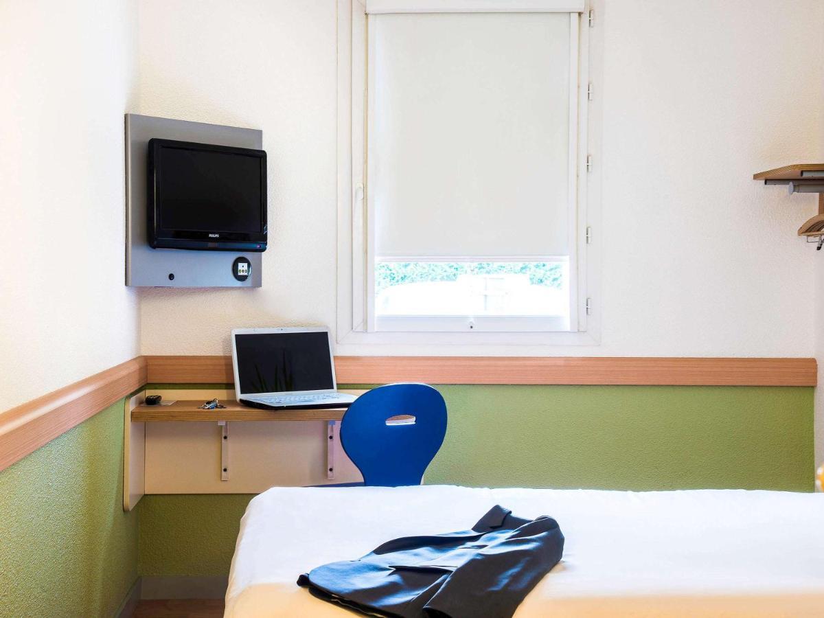 Ibis Budget Issoire Bagian luar foto