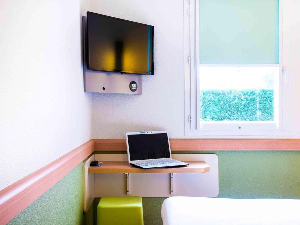 Ibis Budget Issoire Bagian luar foto