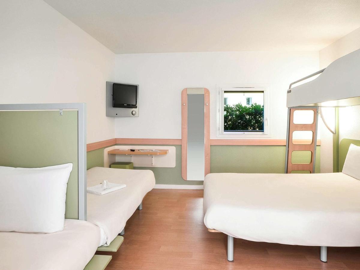 Ibis Budget Issoire Bagian luar foto