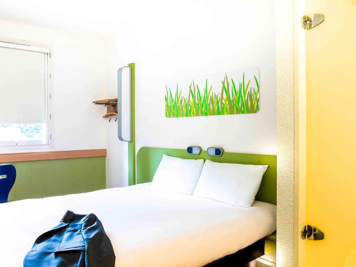 Ibis Budget Issoire Bagian luar foto