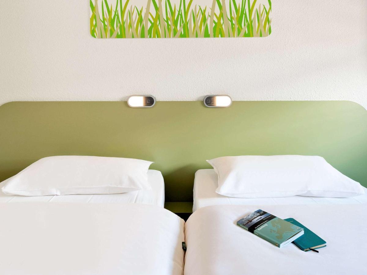 Ibis Budget Issoire Bagian luar foto