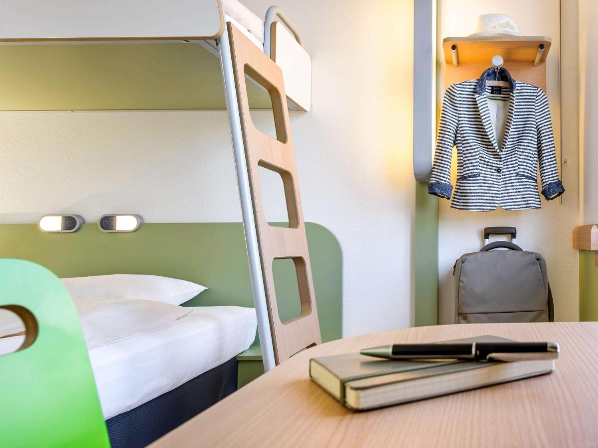 Ibis Budget Issoire Bagian luar foto