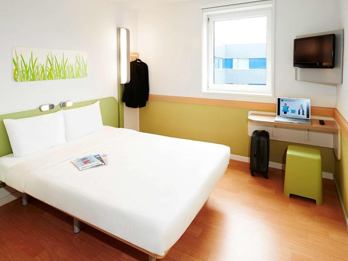 Ibis Budget Issoire Bagian luar foto
