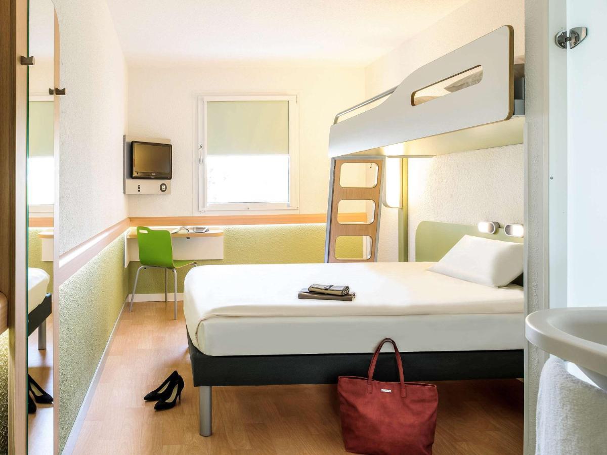 Ibis Budget Issoire Bagian luar foto