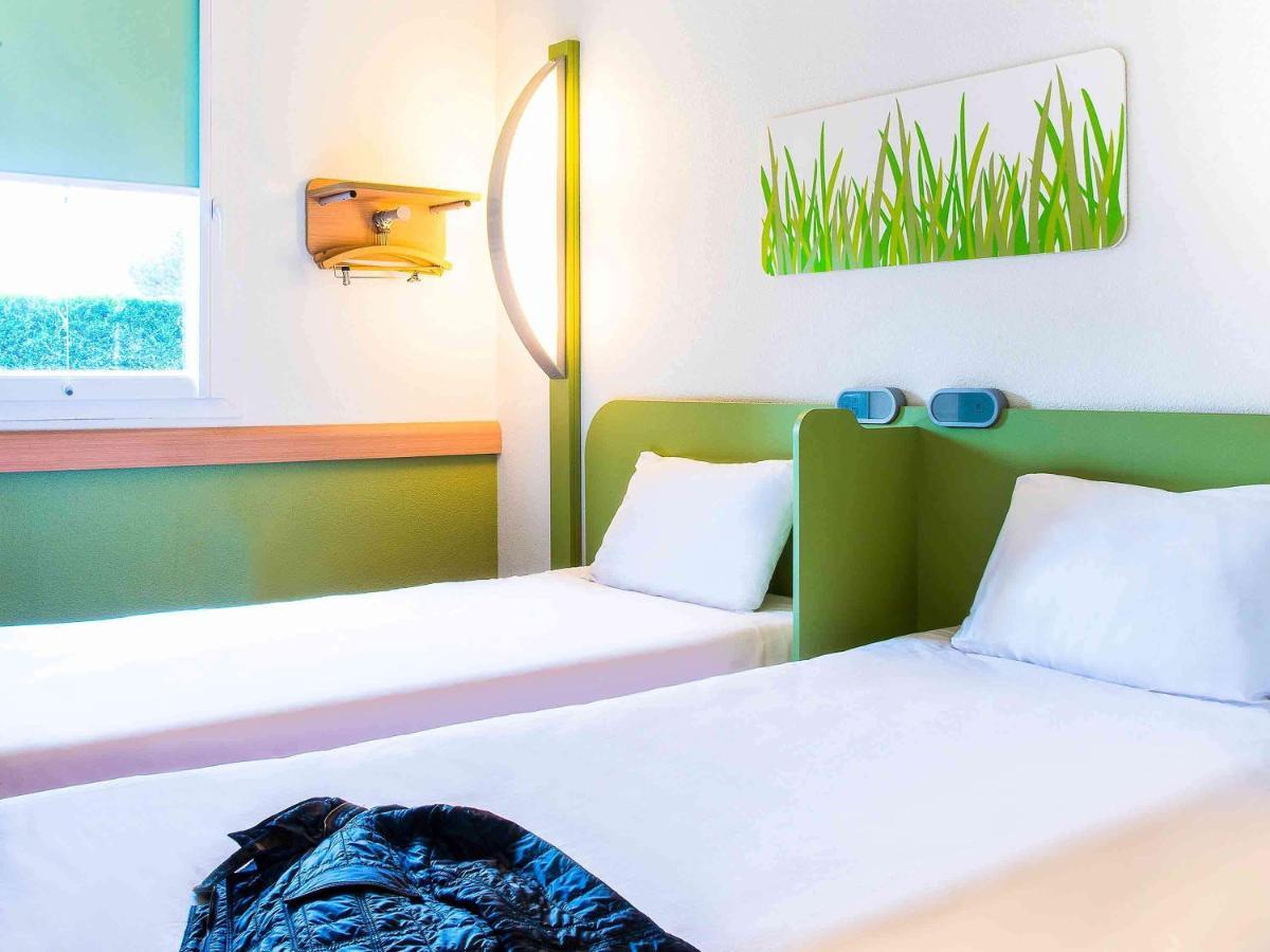 Ibis Budget Issoire Bagian luar foto
